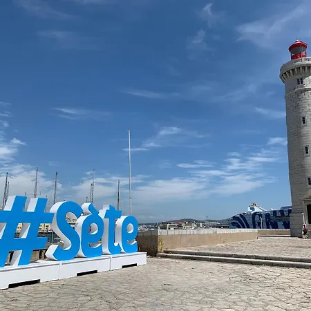 Sete: 2 Pieces Mezzanine A 300m De La Avec Parking Securise - Fr-1-338-621 * Sète
