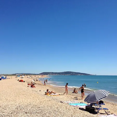 Sete: 2 Pieces Mezzanine A 300m De La Avec Parking Securise - Fr-1-338-621